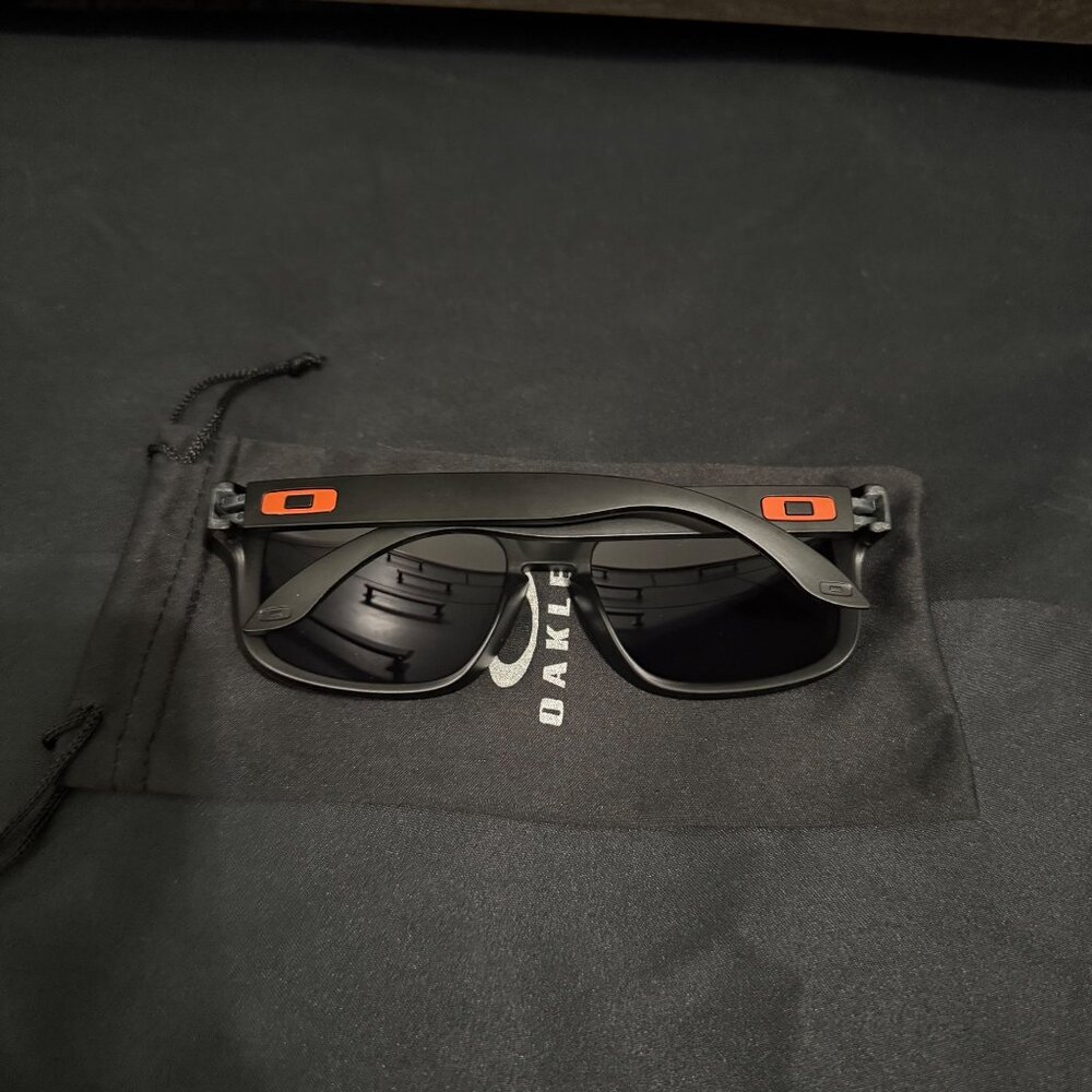 Oakley Holbrook Mens Sunglasses 9102 Silver Reflective Lenses - Picture 6 of 6